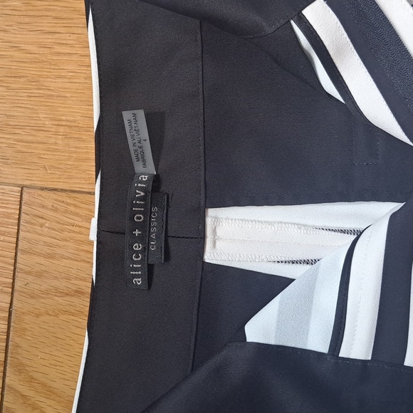 Alice and Olivia Vanda Striped Belted Shorts - Picture 4 of 7